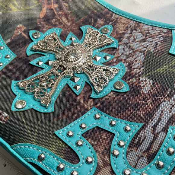 Western Style Camouflage Cross Studded Handbag - Picture 14 of 15